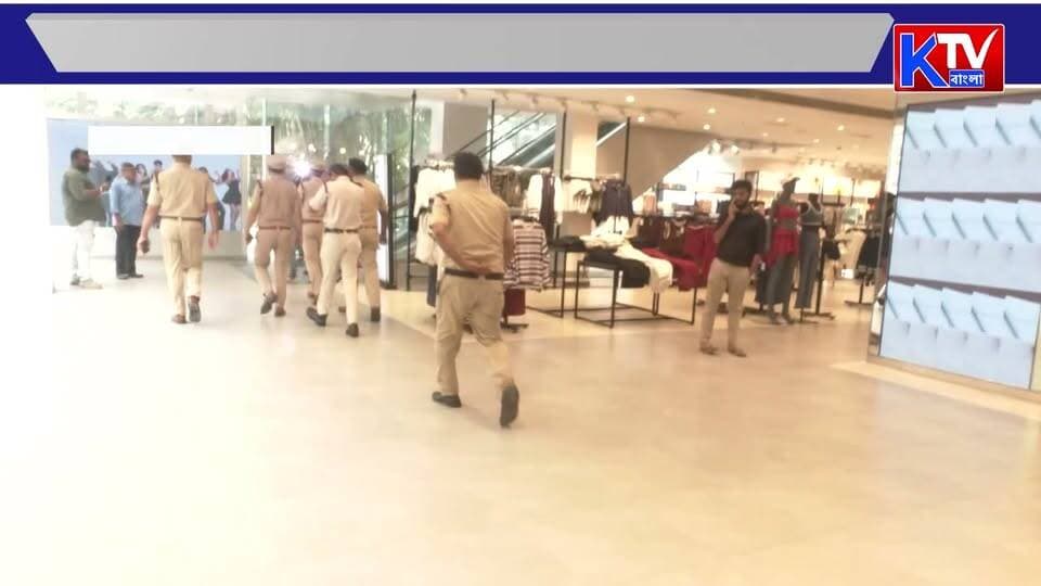 কলকাতার অভিজাত শপিং মলে অভিযান পুলিশের, খতিয়ে দেখা হয় অগ্নি-সুরক্ষা বিধি ব্যবস্থা
#Kolkata #ShoppingMall #PoliceRaid #FireSafety #FireSafetyCheck #SafetyInspection #KolkataNews #WestBengalNews #BreakingNews #BanglaNews #LatestNews #CityNews #SafetyAlert #KTVBangla