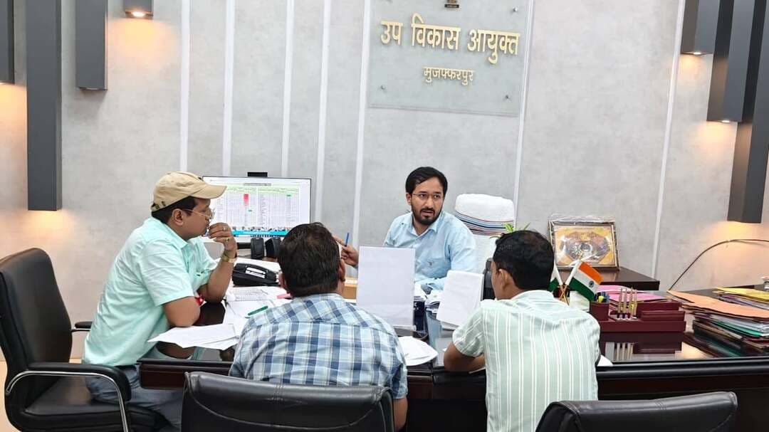 ग्रामीण विकास विभाग के अपर मुख्य सचिव द्वारा आयोजित साप्ताहिक VC में भाग लेते हुए उप विकास आयुक्त श्री निशांत सिहारा एवं जिलास्तरीय सभी संबंधित पदाधिकारी
Information & Public Relations Department, Government of Bihar
Rural Development Department, Government of Bihar