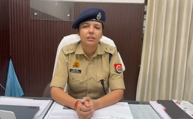 सी ओ सदर झाँसी सिमरन सिंह क्या कह रही है सुनिए,,