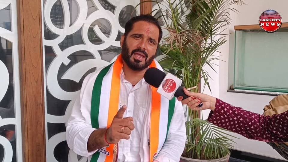 उदयपुर नगर निगम चुनाव 2026: वार्ड 7 से कांग्रेस प्रत्याशी शंकर चंदेल बोले- “प्रलोभन में नहीं आना है, इस बार कांग्रेस का बोर्ड बनाना है”
उदयपुर नगर निगम चुनाव 2026, Udaipur Municipal Election 2026, वार्ड 7, कांग्रेस प्रत्याशी शंकर चंदेल, Shankar Chandel, वार्ड 7 कांग्रेस, उदयपुर चुनाव, कांग्रेस का बोर्ड, नगर निगम चुनाव उदयपुर, Udaipur Election News, Ward 7 Udaipur, Shankar Chandel Interview, कांग्रेस चुनावी बयान, उदयपुर चुनावी खबर, Lakecity News, Lake City News Rajasthan, उदयपुर वार्ड 7 चुनाव, नगर निकाय चुनाव 2026