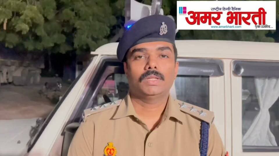 बाँदा :-सड़क हादसे में एक व्यक्ति की दर्दनाक मौत, ट्रक चालक हिरासत में, थाना गिरवां क्षेत्र में ट्रक की टक्कर से व्यक्ति की मौके पर मौत,सूचना पर पहुंची पुलिस ने परिजनों को समझा-बुझाकर शांत कराया,शव को कब्जे में लेकर पंचायतनामा कर पोस्टमॉर्टम के लिए भेजा गया, हादसा करने वाले ट्रक और चालक को पुलिस ने लिया हिरासत में, परिजनों की तहरीर पर केस दर्ज, मौके पर शांति व्यवस्था कायम
*बाइट - CO नरैनी श्री प्रवीण कुमार*