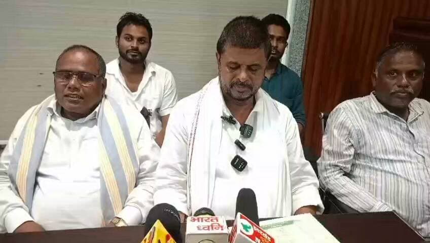 विधायक सत्येंद्रनाथ तिवारी के बयान पर JMM का पलटवार, प्रेस कॉन्फ्रेंस कर लगाए गंभीर आरोप
