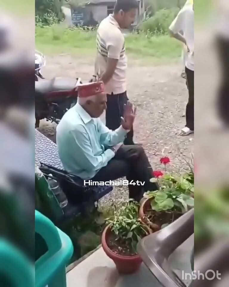 🚨 टैक्सी चालक से मारपीट का वीडियो वायरल! 🚨
मंडी में टैक्सी चालक के साथ मारपीट का वीडियो सोशल मीडिया पर वायरल हो रहा है। वीडियो सामने आने के बाद मामले को लेकर चर्चाएं तेज हो गई हैं।
🎥 देखिए वायरल वीडियो और जानिए क्या है पूरा मामला…
#Mandi #TaxiDriver #ViralVideo #HimachalPradesh #BreakingNews