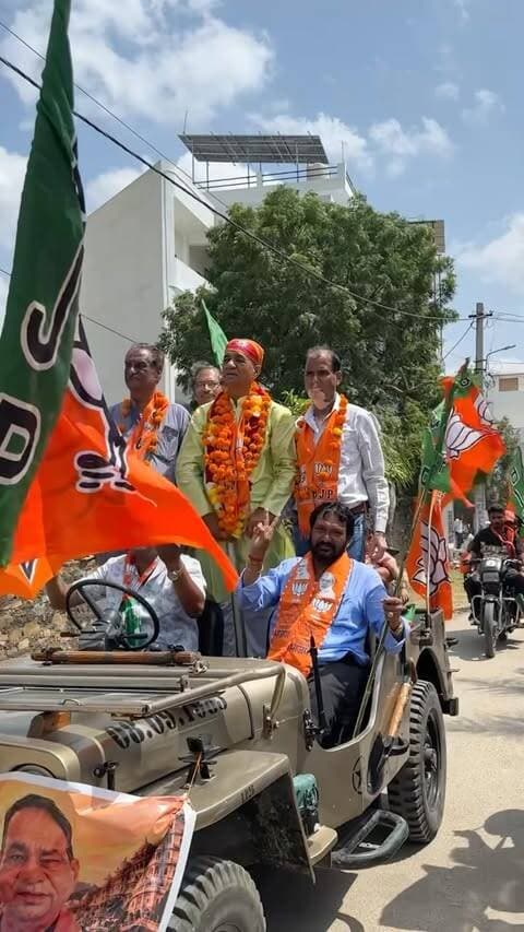 “हर गली, हर मोड़ पर मिल रहा जनता का अपार प्यार और आशीर्वाद! 🧡🤝
वार्ड 12 के समग्र विकास के लिए संकल्पित — बाबूलाल नागौरी (भाजपा प्रत्याशी, उदयपुर नगर निगम)।
साथ आपका, विकास हमारा! 🗳️🌸
#UdaipurWard12 #BJP #BabulalNagoriBJP #UdaipurElections #KamalKaPhool ModiKiGuarantee”