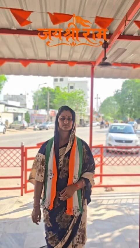 प्रेम प्रतीतिहिं कपि भजै, सदा धरैं उर ध्यान।
तेहि के कारज सकल शुभ, सिद्ध करैं हनुमान॥
भय वहीं तक टिकता है, जहाँ तक आस्था कमजोर होती है। हनुमान जी का सच्चा भक्त कभी किसी विपत्ति के आगे सिर नहीं झुकाता। समर्पण ही सबसे बड़ी ढाल है।
संकट कटै मिटै सब पीरा, जो सुमिरै हनुमत बलबीरा। 🚩
#HanumanBhakti #SankatMochan #Faith #SpiritualVibes #Fearless SanatanSanskriti