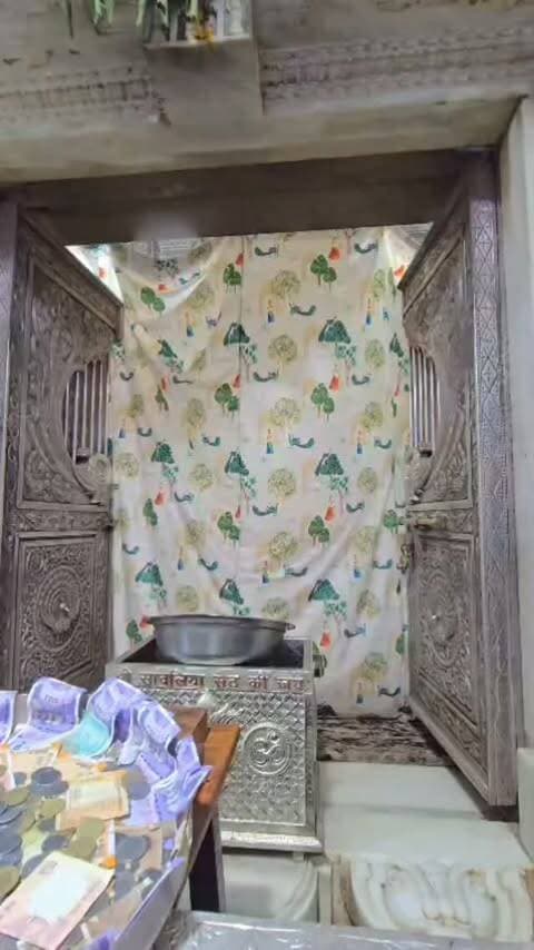 🙏 श्री सांवरिया सेठ के लाइव शृंगार दर्शन 🙏
✨ हमेशा श्री सांवरिया सेठ के दिव्य लाइव शृंगार दर्शन अपने मोबाइल पर पाने के लिए जुड़ें Hello Chittorgarh से।