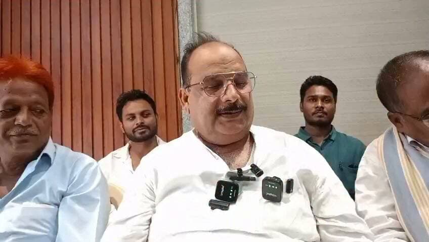 JMM नेता तनवीर आलम ने विधायक सत्येंद्र नाथ तिवारी पर साधा निशाना, बोले—“निधन पर ऐसी टिप्पणी करना अमानवीय, गढ़वा की जनता को हो रहा पछतावा