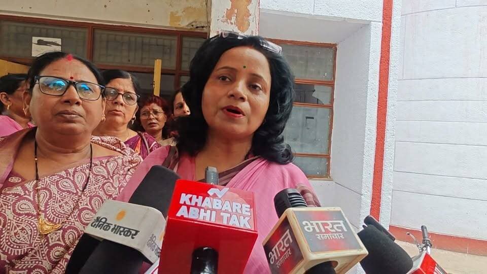आंगनवाड़ी एसोसिएशन की मांग: ₹2500 प्रोत्साहन राशि बने मूल मानदेय का हिस्सा, GPS व्यवस्था वापस ले सरकार
#आंगनबाड़ी #मऊ #कलेक्ट्रेट