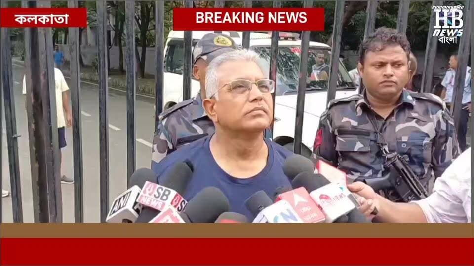 মমতা ব্যানার্জিকে অনেকেই হাওয়া দিচ্ছেন যাতে উনি নন্দীগ্রামে দাড়ান। কিন্তু তিনি নন্দীগ্রামে হেরেছেন আবার ভবানীপুরেও হেরেছেন।। এর আগে নন্দীগ্রামে তিনি না ভেবেচিন্তে দাঁড়িয়েছিলেন তার ফল পেয়েছেন। এবার উনি যদি দাঁড়ান সেটা তার ব্যাপার। সাংবাদিকদের মুখোমুখি হয়ে দিলীপ ঘোষ একথা বলেন।
