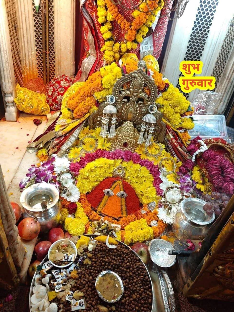 !!!! जय माता दी जी !!!!🔔
🙏🙏🙏🙏🙏🙏
⛳⛳*शुभ दिन जी* ⛳⛳
माँ चिंतपुरणी जी के प्राकृतिक पिण्डी स्वरूप के आज *10-09-2026* के *प्रातः काल श्रृंगार के आलौकिक दर्शन*
चित्त में बसो चिंतपूर्णी, छिन्नमस्तिका मात।।
सात बहनों में लाड़ली, हो जग में विख्यात॥
माईदास पर की कृपा, रूप दिखाया श्याम।
सबकी हो वरदायनी, शक्ति तुम्हें प्रणाम॥
ऐसी भक्तवत्सल भक्तों की सभी चिंताओं को हरने वाली माँ छिन्नमस्तिका चिंतपूर्णी माँ की कृपा सब जनों पर बनी रहे
💞⛳🌺🌻👏💐🌸