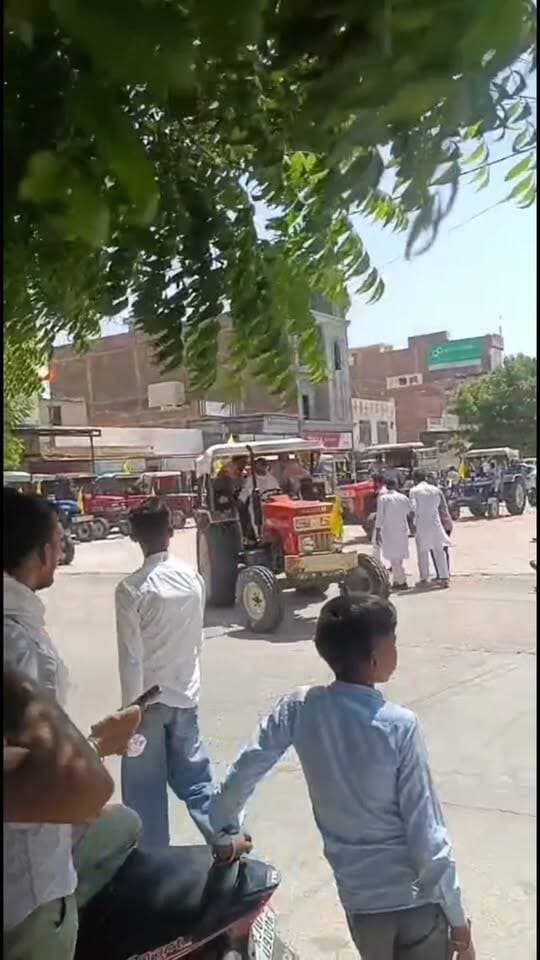 खेतों में कुछ नहीं बचा कम्बाइन वाले किसान साथी भी कंबाइन लेकर घड़साना आंदोलन में पहुंचे
#किसान #आंदोलन #खाजूवाला #घड़साना #मूंगफली