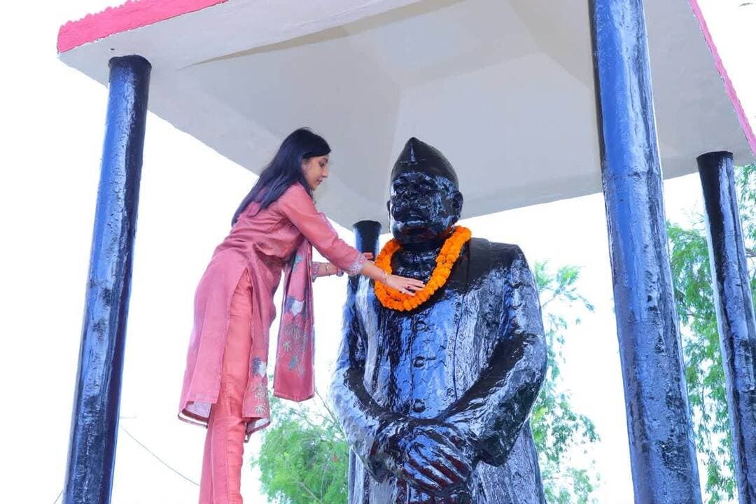 #पौड़ी में गूंजा गोविंद वल्लभ पंत के त्याग, संघर्ष और राष्ट्रसेवा का संदेश
पौड़ी में भारत रत्न पंडित गोविंद बल्लभ पंत की 139वीं जयंती पर विविध कार्यक्रमों की रही धूम, छात्र-छात्राओं और युवाओं ने बिखेरी प्रतिभा
जिलाधिकारी सहित अधिकारियों ने किया पंत जी को नमन, छात्र-छात्राओं ने प्रस्तुतियों से जीवंत किया उनका जीवन