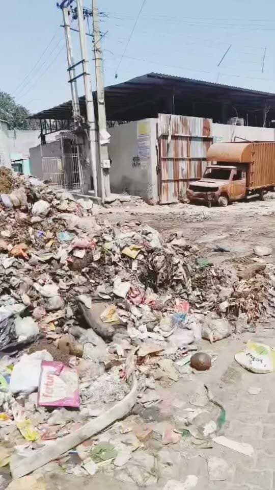 गुरुग्राम के समाजसेवी सुमित बाजवा ने शीतला माता मंदिर के पीछे बने महिला शौचालय एंव गंदगी को लेकर उठाई आवाज । सुमित बाजवा ने कहां की गुरुग्राम निगम के अधिकारी इस महत्वपूर्ण समस्या का जल्द से जल्द करें समाधान । #gurgaon #LadiesToilet #viralpost