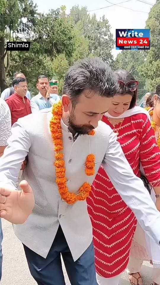 जीत की खुशी में कार्यकर्ताओं संग जिला परिषद सदस्यों ने किया जोरदार डांस