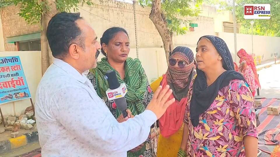 🔥 “प्रशासन को दिन में तारे दिखा देंगे!” 😱
दबंग महिला सफाई कर्मचारियों ने क्यों कही ये बात? सुनिए महिला कर्मचारियों की बेबाक बात, आखिर क्या है उनका गुस्सा? 👀🔥