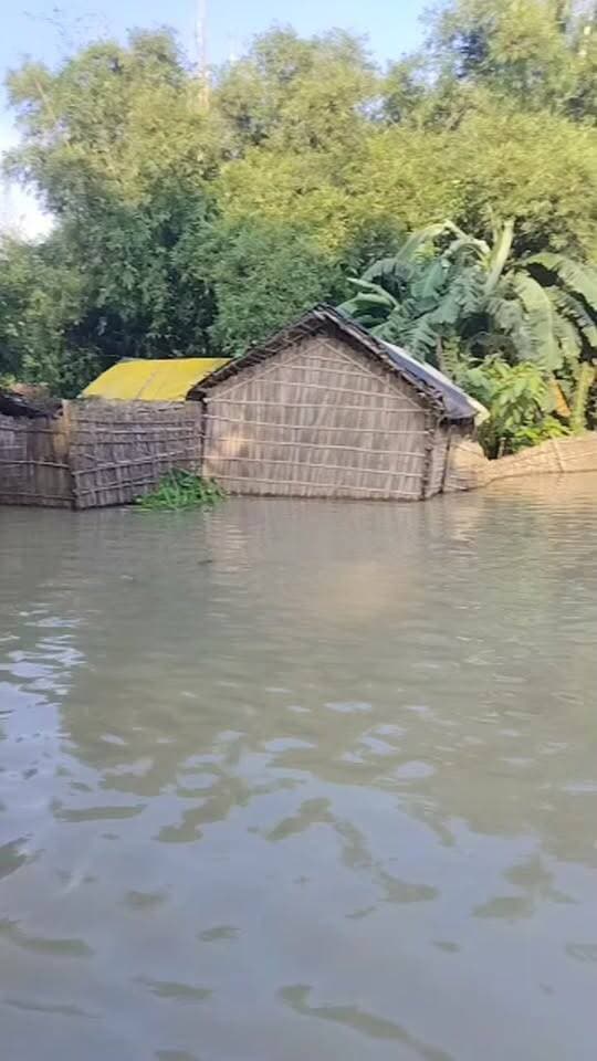 बरारी के बाढ़ प्रभावित इलाके का दौड़ा करने पहुंचे कांग्रेस नेता तौकीर आलम