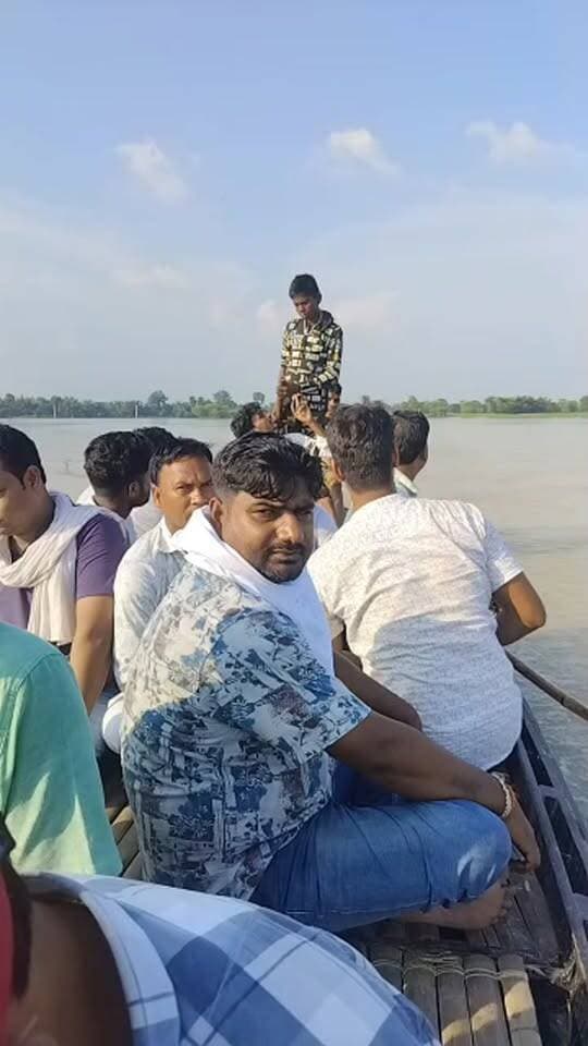 बरारी के बाढ़ प्रभावित इलाके का दौड़ा करने पहुंचे कांग्रेस नेता तौकीर आलम