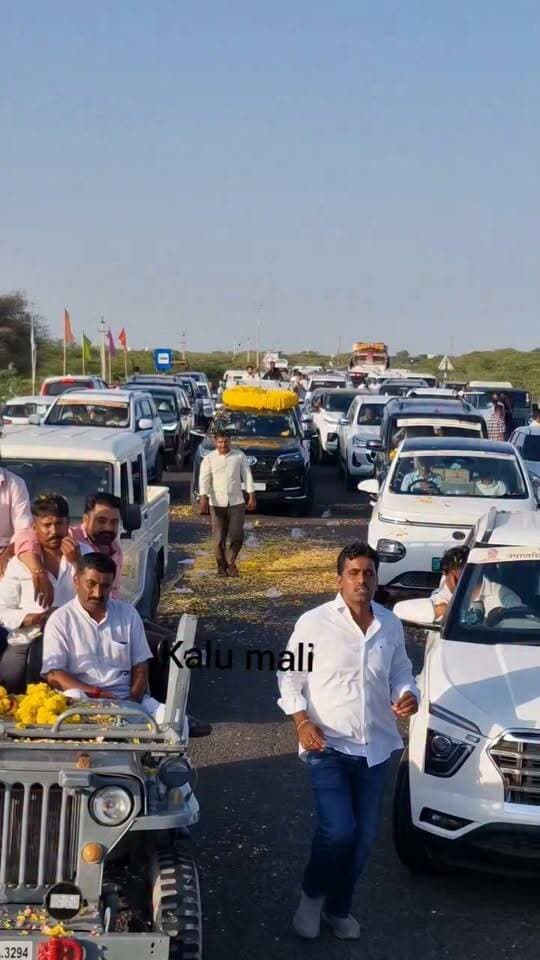 बाड़मेर मारवाड़ राजपूत समाज के अध्यक्ष रविंद्र सिंह पहुंचे बाड़मेर किया भव्य स्वागत।
Ravindra Singh Bhati Swaroop Singh Khara Niharika Times