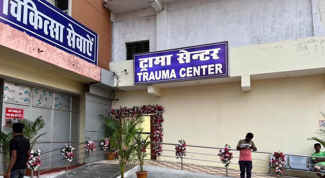 बस्तर को बड़ी स्वास्थ्य सौगात। जगदलपुर मेडिकल कॉलेज में ₹6 करोड़ की लागत से आधुनिक लेवल-2 ट्रॉमा सेंटर शुरू हुआ। 20 बेड, 60 नए पद और 24x7 विशेषज्ञ सेवाओं से गंभीर मरीजों को त्वरित उपचार मिलेगा। 🏥❤️🩹
#Bastar #Jagdalpur
