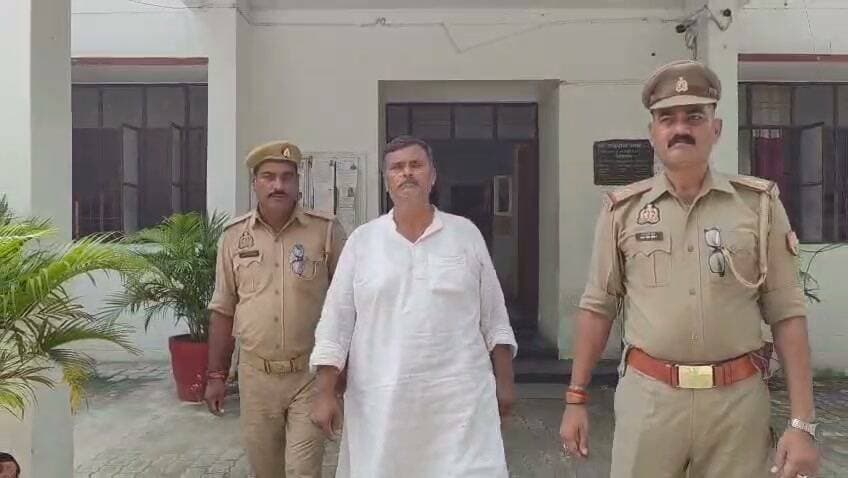 फर्जी दस्तावेज और हस्ताक्षर से वाहन अपने नाम कराने का आरोपी गिरफ्तार, परिवहन विभाग में सांठ गांठ कर वाहन स्वामी की बिना जानकारी के हुआ था खेल
https://abckhabar.in/?p=8163