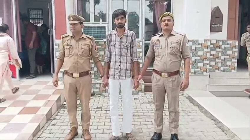 दुष्कर्म और ब्लैकमेलिंग के मामले में 15 हजार का इनामी गिरफ्तार, दुष्कर्म और ब्लैकमेलिंग के मामले में 15 हजार का इनामी गिरफ्तार, आपत्तिजनक फोटो-वीडियो बनाकर ब्लैकमेल और धमकी देने का आरोप, बेलइसा ओवरब्रिज के पास से दबोचा
https://abckhabar.in/?p=8154