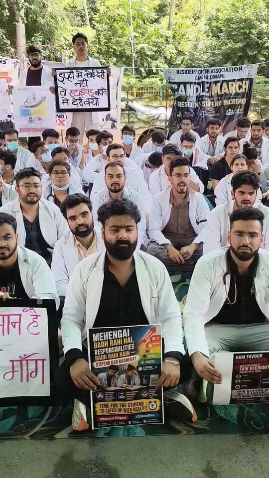 Haldwani:- सुशीला तिवारी अस्पताल में इंटर्न ओर पीजी इंटर्न चिकित्सकों की हड़ताल जारी, स्टाइपेंड बढ़ाए जाने तक जारी रहेगी हड़ताल...