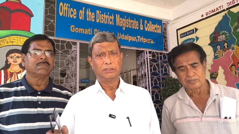 দশ দফা দাবিতে বৃহস্পতিবার উদয়পুর জামতলা থেকে এিপুরা তপশিলী জাতি সমন্বয় সমিতির গোমতী জেলা কমিটির ডাকে উদয়পুর জামতলা থেকে এক মিছিল সেন্ট্রাল রোড,পুরাতন মোটরস্ট্যান্ড, মহাদেব দিঘির পাড় হয়ে জেলা শাসকের কার্যালয়ের সামনে গিয়ে শেষ হয় মিছিল।