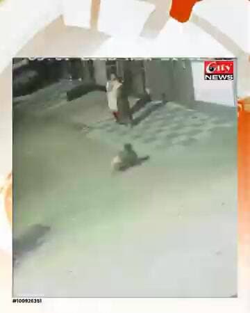 घरासमोर खेळणाऱ्या दोन वर्षीय चिमुकलीला कारची धडक; CCTV समोर #citynews_amravati