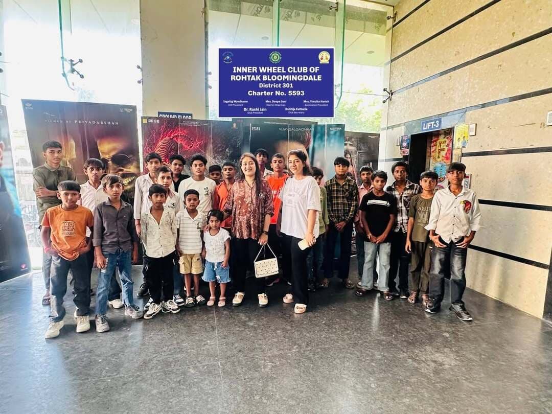 रोहतक में डॉ राशि जैन की नई पहल,
जरूरतमंद बच्चों को दिखाई फ़िल्म हनुमान अंश,
Inner Wheel Club of Rohtak Bloomingdale की प्रेजिडेंट डॉ राशि जैन बोलीं : बच्चों को अपने संस्कारों से जोड़ना बेहद अहम, राष्ट्र उन्नति तभी होगी ज़ब देशवासी अपने संस्कार नहीं भूलेंगे...