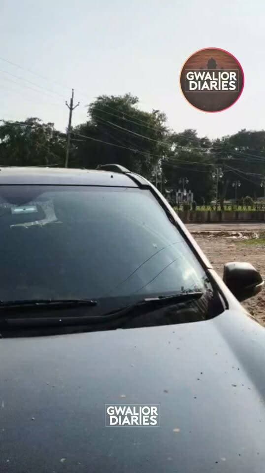 ऑपरेशन ईगल के बीच ग्वालियर में बेखौफ हथियारबाजी!
रूपसिंह स्टेडियम के पास युवाओं का खुलेआम हथियार लहराते वीडियो सामने आया। ब्लैक फिल्म और बिना नंबर की गाड़ी ने भी पुलिस की कार्रवाई पर सवाल खड़े कर दिए हैं। आखिर इन पर कब होगी सख्त कार्रवाई?
#Gwalior #OperationEagle #PoliceAction #GwaliorNews #ViralVideo