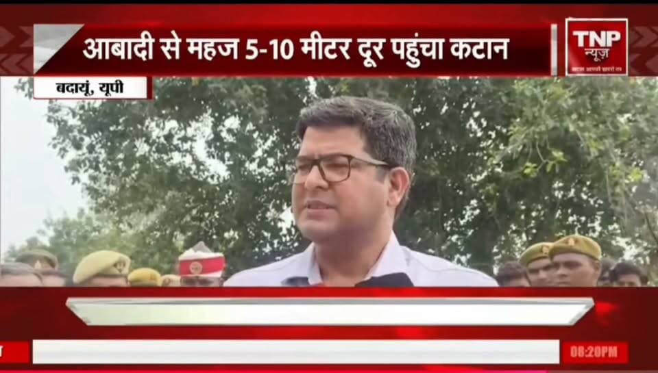 बदायूं में बाढ पीड़ित गांवों का हाल जानने मंडलायुक्त बरेली शम्भु कुमार भुंडी पहुंचे