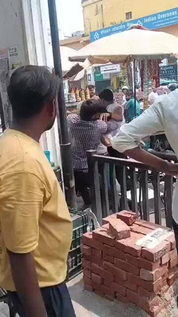 मुरादाबाद,बुद्ध बाजार में सुपर बाजार के बाहर पार्किंग को लेकर मारपीट