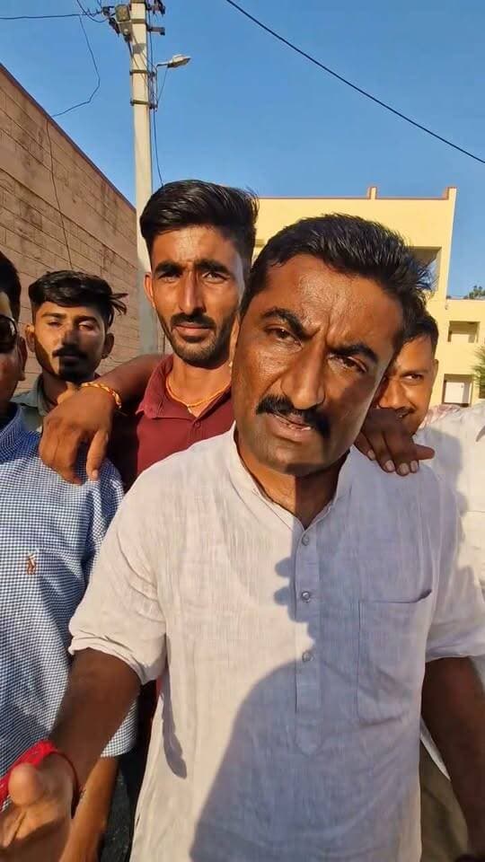 मारवाड़ राजपूत समाज अध्यक्ष रविंद्र सिंह पर बोले सरपंच हिंदू सिंह तामलोर
@hindu singh tamlor