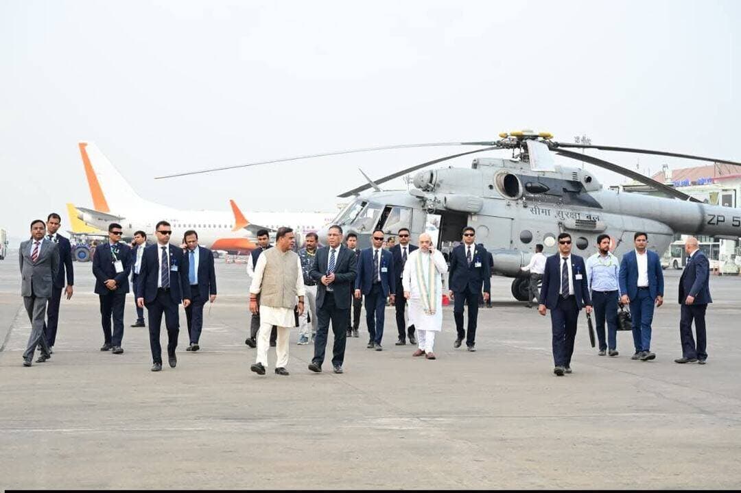 আনুষ্ঠানিক ভাবে কেন্দ্রীয় গৃহমন্ত্রী অমিত শাহ কে বিদায় জানাচ্ছেন মুখ্যমন্ত্রী হিমন্ত বিশ্ব শর্মা।