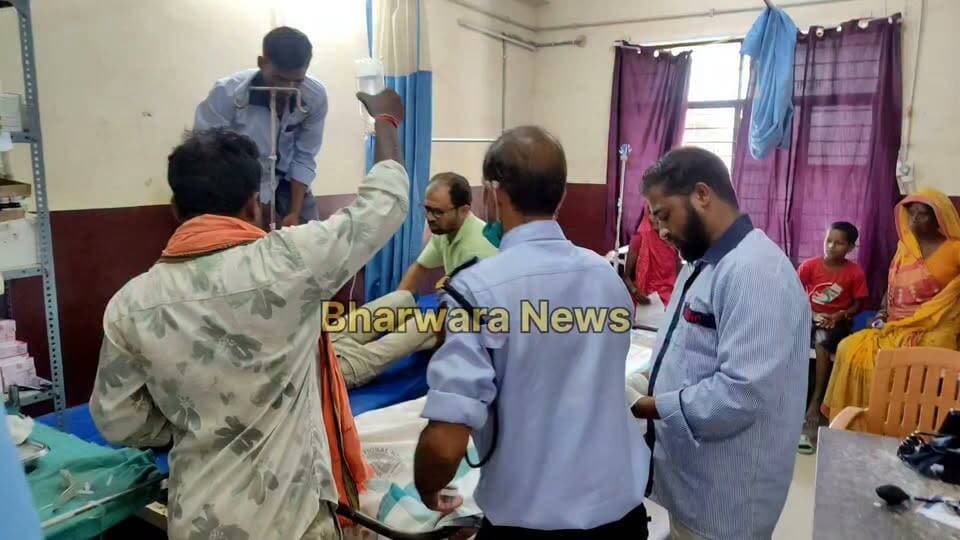 सिमरी थाना क्षेत्र में सड़क हादसा, बाइक चालक गंभीर
दरभंगा जिले के सिमरी थाना क्षेत्र अंतर्गत अटरबेल–विधिपुर मुख्य मार्ग पर एक बाइक चालक गंभीर रूप से घायल अवस्था में मिला।
#BiharNews #BiharPolice #viralpost #Darbhangapolice #HainTaiyarHum #badaltabiharlive #bharwaranews #paigamberpur #DarbhangaNews #kamtol #सिमरी #simri #benibadh