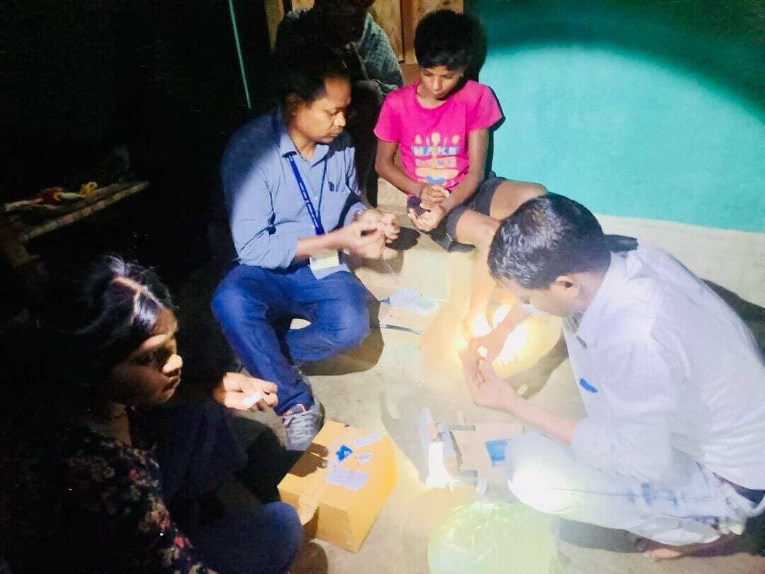 वनांचल क्षेत्रों में मलेरिया नियंत्रण के लिए स्वास्थ्य विभाग द्वारा सक्रिय सर्विलेंस, समय पर जांच, पूर्ण उपचार एवं मच्छर नियंत्रण गतिविधियां संचालित की जा रही हैं।
नागरिकों से बुखार होने पर तत्काल मलेरिया जांच कराने, नियमित मच्छरदानी का उपयोग करने और मच्छर प्रजनन स्थलों को समाप्त करने में सहयोग की अपील।
