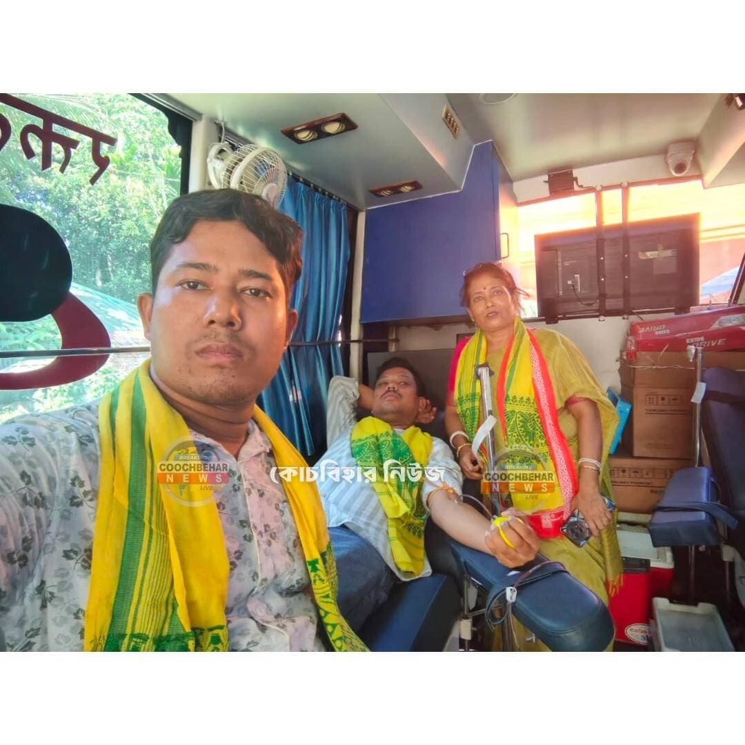 Dinhata| দিনহাটা চৌধুরীহাটে তপশিলি মোর্চার র*ক্তদান শিবির
দিনহাটা বিধানসভার ৪ নম্বর মণ্ডলে ভারতীয় জনতা তপশিলি মোর্চার উদ্যোগে র*ক্তদান শিবির অনুষ্ঠিত হয়। শিবিরে একাধিক স্বেচ্ছায় র*ক্তদান করেন। উপস্থিত ছিলেন বিজেপির জেলা সাধারণ সম্পাদিকা মিনতি দাস ইশোর, জেলার সহ-সভাপতি তথা বিধানসভার ইনচার্জ উৎপল, ৪ নম্বর মণ্ডল সভাপতি সুশান্ত দাস-সহ দলীয় নেতৃত্ব ও কর্মীরা। এদিন তপশিলি মোর্চার জেলা সভাপতি রাজকুমার কার্জিও স্বেচ্ছায় র*ক্তদান করেন। র*ক্তের চাহিদা মেটানো এবং স্বেচ্ছায় র*ক্তদানের বার্তা ছড়িয়ে দেওয়াই এই উদ্যোগের মূল লক্ষ্য বলে জানান আয়োজকরা।