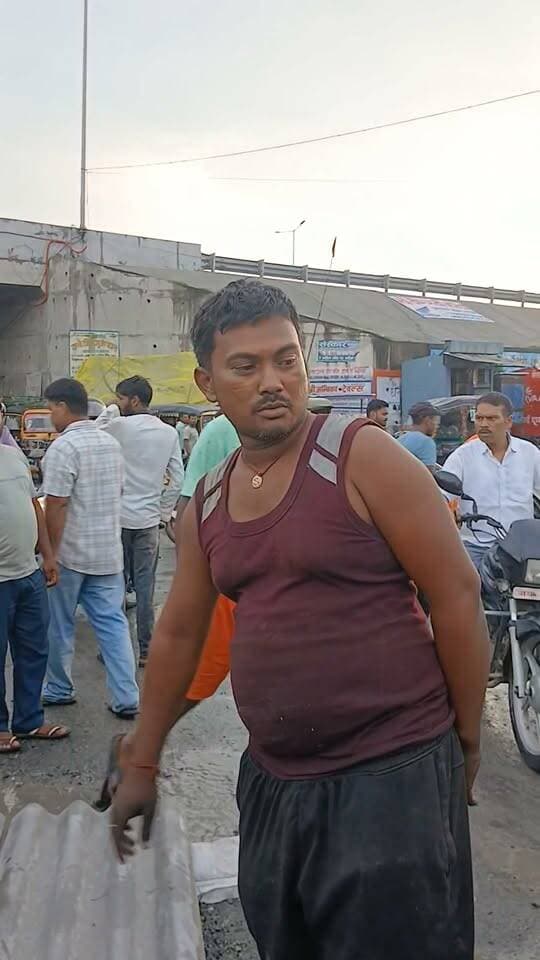 डोभी-पटना एनएच पर गड्ढे से परेशानी, टोटो पलटा
दो महीने से सड़क पर बना है गड्ढा, हादसे की आशंका बढ़ी #bdbiharjharkhand