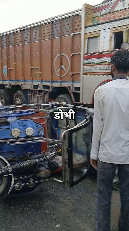 डोभी में गढ़ा के कारण पलट गया टोटो #bdbiharjharkhand #dhobhi #jharkhand #BiharNews #JharkhandNews