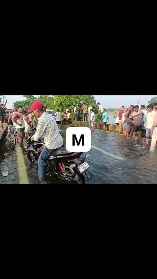मुफसिल थानां क्षेत्र के पिपरा पुल पर स्नान के दौरान बाढ़ के पानी मे डूबा युवक खोज बिन जारी