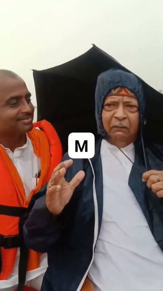 एक तरफ बाढ़ के पानी तो दूसरी तरफ मूसलधार बारिश के बीच बाढ़ पीड़ितों के मदद के लिए एसडीआरएफ के टीम के साथ बड़हरा विधायक राघवेंद्र प्रताप निकले बाढ़ पीड़ितों के बीच