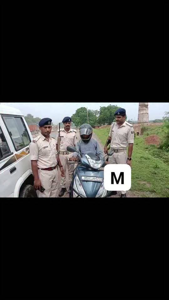 बबुरा थानां पुलिस ने स्कूटी पर लदे 36 पीस अंग्रेजी शराब के साथ एक तस्कर को किया गिरफ्तार