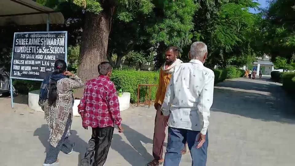 राजस्थान में नगर निकाय चुनाव के दूसरे चरण का मतदान आज....अजमेर नगर निगम के 80 वार्डो के मतदान जारी ....🔴
देखिए #मरूधरा_टूडे पर लाइव 📌
#अजमेर_नगर_निगम #AjmerNikayChunav2026 #NikayChunav2026 #AjmerMunicipalElection #नगरीय_निकाय_चुनाव_2026 #ajmer #Breaking #मरूधरा_टूडे #marudharatoday #NewsUpdate #ajmer #Rajasthan #Live