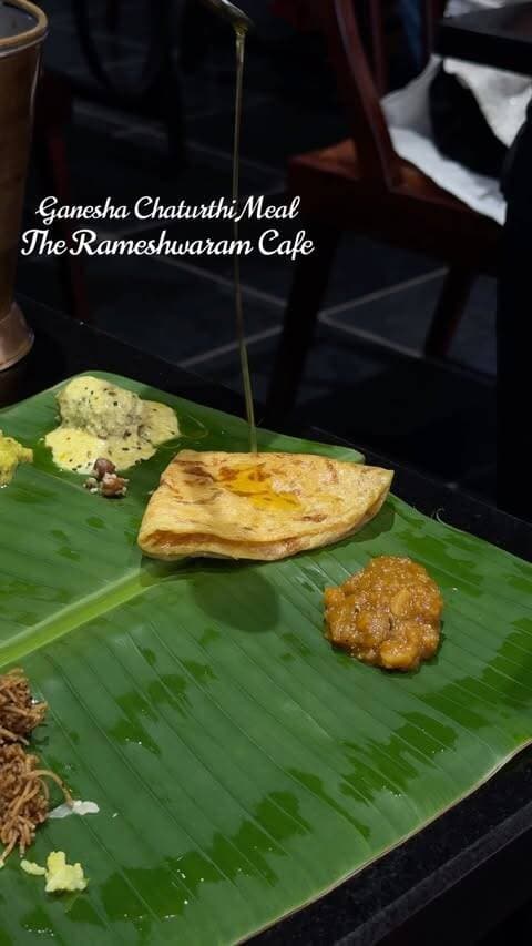 This Ganesh Chaturthi, The Rameshwaram Cafe at Bommasandra is celebrating the festive spirit with a traditional Anna Lakshmi Habbadoota— a wholesome banana leaf feast that brings together the warmth of Karnataka’s culinary heritage. The spread opens with Kosambari, Herekai Thuvaiyal, and Beetroot Pachadi, followed by festive vegetables like Black Channa Usli, Red Pumpkin Palya, and Mix Veg Kootu. Traditional snacks, Chitranna, Shavige Puliyogare, and a comforting main course of Majjige Huli, Tomato Pappu Rasam, and White/Rajmudi Rice complete the savoury spread. The Ganesha specials steal the show — Kara Modaka, Arashina Yele Kadubu, Holige, and Moong Dal Payasam, finished traditionally with banana, yele-adike, happala, and majjige menasu.
Available from 13th–16th September, 11:30 AM–4 PM
#vinaysathyam #bengaluru #bangalorebreakfastwalks #therameshwaramcafe #bommasandra