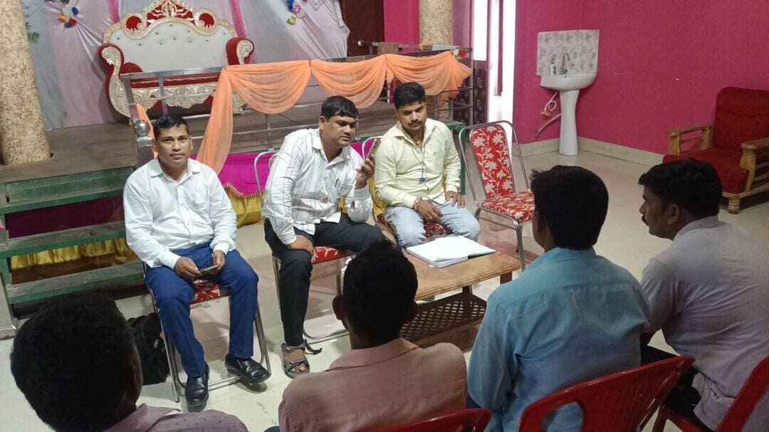 सिवान सुधा डेयरी विभाग के प्रभारी के नेतृत्व में AI टेक्नीशियन के साथ बैठक किसानों को उच्च गुणवत्ता का समय से जांच कर सीमेन लगाने का निर्देश
<nis:link nis:type=tag nis:id=dmsiwan nis:value=dmsiwan nis:enabled=true nis:link/> <nis:link nis:type=tag nis:id=cmobihar nis:value=CMOBihar nis:enabled=true nis:link/> <nis:link nis:type=tag nis:id=folowar nis:value=Folowar nis:enabled=true nis:link/> <nis:link nis:type=tag nis:id=nonfolowar nis:value=nonfolowar nis:enabled=true nis:link/> <nis:link nis:type=tag nis:id=comfed nis:value=comfed nis:enabled=true nis:link/> <nis:link nis:type=tag nis:id=sudha nis:value=sudha nis:enabled=true nis:link/> <nis:link nis:type=tag nis:id=dairy nis:value=dairy nis:enabled=true nis:link/>