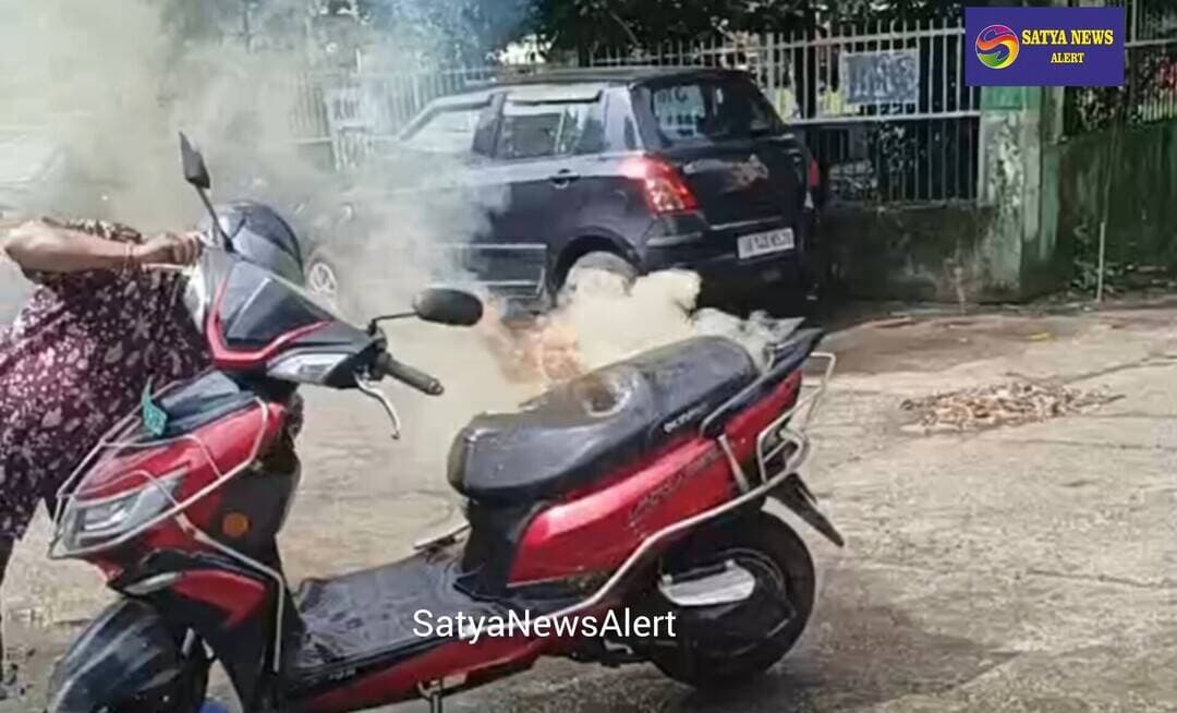 Electric Scooter Catches Fire in Rourkela’s Basanti Colony
Rourkela, September 11 (SatyaNewsAlert): An electric scooter caught fire while on the move in Basanti Colony, Rourkela, yesterday, leaving the vehicle completely gutted.
Fortunately, no one was injured in the incident. The repeated incidents of electric scooters catching fire, however, have raised concerns over the safety of battery-powered two-wheelers.
A proper investigation is needed to determine the exact cause of such fires and whether there are any issues related to the battery, charging system or manufacturing quality. Authorities concerned should carry out necessary inspections to prevent similar incidents in the future.
<nis:link nis:type=tag nis:id=safetycaution: nis:value=SafetyCaution: nis:enabled=true nis:link/> Riders should avoid using a scooter if the battery shows signs of swelling, overheating, unusual smell or leakage. Use only the manufacturer-recommended charger, avoid overcharging, and do not charge the vehicle immediately after a long or strenuous ride. If smoke or fire is noticed, move away from the scooter immediately and call the fire service rather than attempting to handle the burning battery yourself.