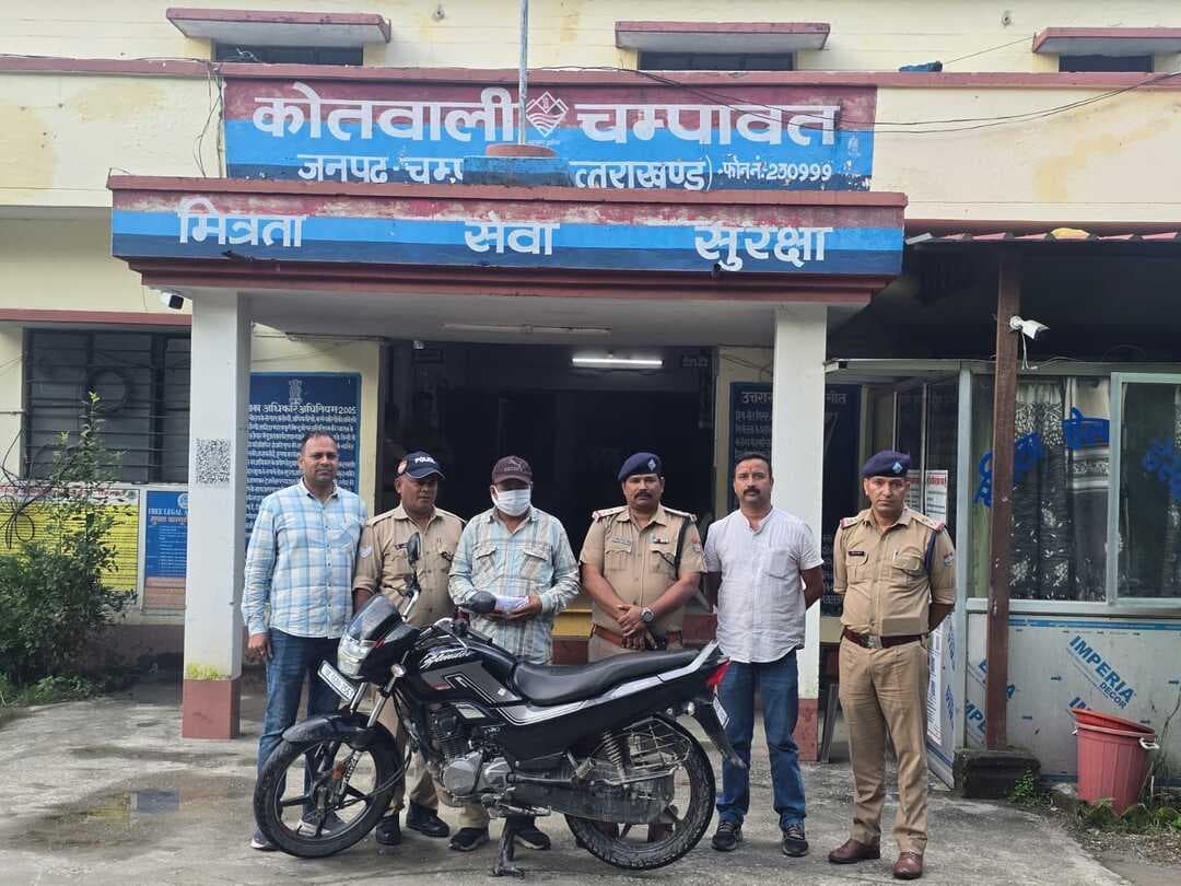 चम्पावत में 396 ग्राम चरस के साथ नशा तस्कर गिरफ्तार, बाइक भी बरामद https://champawatkhabar.com/drug-smuggler-arrested-with-396-grams-of-hashish-in-champawat-bike-also-recovered/