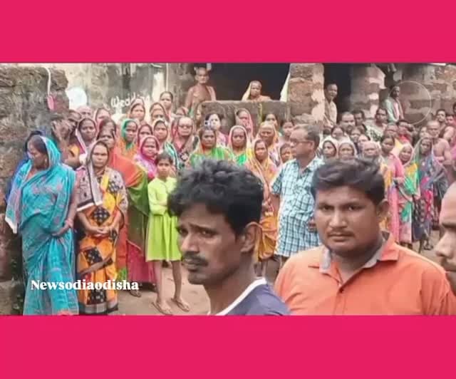 ଗଁଦିଆ : ବିଲରେ କାମ କରୁଥିବା ବେଳେ ସାପ କାମୁଡ଼ିବା ଫଳରେ ଜଣେ ଚାଷୀଙ୍କର ପ୍ରାଣହାନି ଘଟିଛି।ସାପ କାମୁଡ଼ାରେ ଚାଷୀ ମୃତ ।
ଢେଙ୍କାନାଳ ଗଁଦିଆ : ବିଲରେ କାମ କରୁଥିବା ବେଳେ ସାପ କାମୁଡ଼ିବା ଫଳରେ ଜଣେ ଚାଷୀଙ୍କର ପ୍ରାଣହାନି ଘଟିଛି। ଚାଷୀ ଜଣକ ହେଉଛନ୍ତି ଗଁଦିଆ ବିଧାରପୁର ଗ୍ରାମର ସନାତନ ସାହୁ (୬୨) । ବୁଧବାର ସେ ବିଲରେ କାମ କରୁଥିବା ବେଳେ କାନକୁ ଏକ ବିଷଧର ସାପ କାମୁଡି ଦେଇଥିଲା। ସନ୍ଧ୍ୟା ୫ଟାରୁ ୭ ଟା ପର୍ଯ୍ୟନ୍ତ ସେ ବିଲରେ ପଡ଼ି ରହିଥିଲେ। ପରିବାର ଲୋକ ଖୋଜାଖୋଜି କରି ତାଙ୍କୁ ବିଲ ଭିତରୁ ଠାବ କରି ଢେଙ୍କାନାଳ ମୁଖ୍ୟ ଚିକିତ୍ସାଳୟରେ ଭର୍ତ୍ତି କରିଥିଲେ। ମାତ୍ର ସେଠାରେ ଡାକ୍ତର ତାଙ୍କୁ ମୃତ ଘୋଷଣା କରିଥିଲେ। ଗୁରୁବାର ସେଠାରେ ଡାକ୍ତର ତାଙ୍କୁ ମୃତ ଶବ୍ଦ ବ୍ୟବଚ୍ଛେଦ ଶବ ଗାଁରେ ପହଞ୍ଚିଥିଲା ବିଧାରପୁର ଛକରେ ସେ ଏକ ଛୋଟ ରାସନ ଦୋକାନ ଦେଇ ପରିବାର ପ୍ରତିପୋଷଣ କରୁଥିଲେ। ସେ ଜଣେ ଶାନ୍ତ,ସରଳ,ନିଷ୍କପଟ ଓ ସ୍ବାଭିମାନୀ ସ୍ବଭାବର ବ୍ୟକ୍ତି ଥିବାରୁ ତାଙ୍କର ମୃତ୍ୟୁରେ ବିଧାରପୁର ଓ ଗଁଦିଆ ଅଞ୍ଚଳରେ ଶୋକର ଛାୟା ଖେଳିଯାଇଛି। ମୃତ ଚାଷୀଙ୍କ ପରିବାରକୁ ତୁରନ୍ତ କ୍ଷତିପୂରଣ ପ୍ରଦାନ କରିବାକୁ �