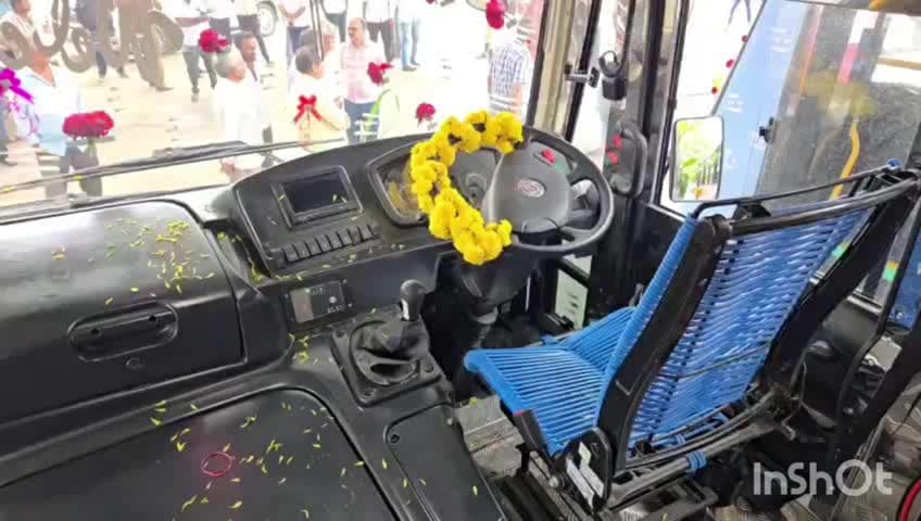 ಕೃಷ್ಣರಾಜನಗರ: ಕೆ ಆರ್ ನಗರಕ್ಕೆ 11 ಹೊಸ ಕೆ ಎಸ್ ಆರ್ ಟಿ ಸಿ ಬಸ್ ಬಿಡುಗಡೆ ಮಾಡಿದ ಶಾಸಕ ರವಿಶಂಕರ್
