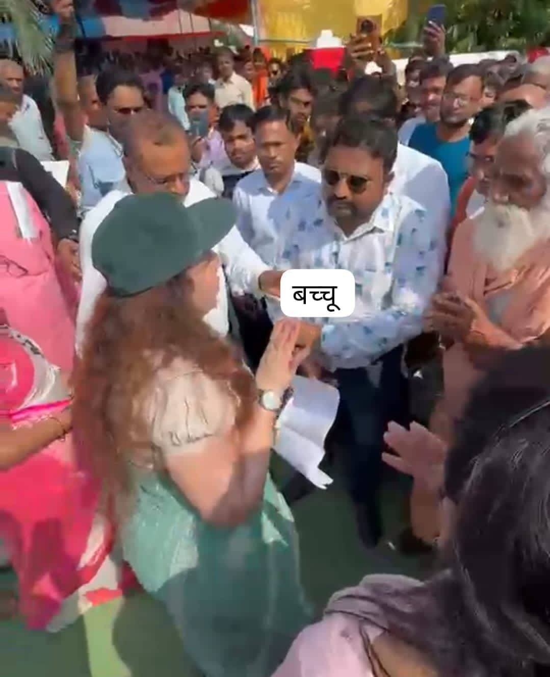 लाल मुंह वाले बंदरों से ऐसा आतंक कि 200 ग्रामीणों ने मांगी इच्छा मृत्यु, राष्ट्रपति के नाम कलेक्टर को सौंपा ज्ञापन
*रामनगर थाना क्षेत्र के बड़ा इटमा और खारा देवरा गांव में लाल मुंह वाले बंदरों की समस्या को लेकर ग्रामीणों में नाराजगी सामने आई है। करीब 200 ग्रामीणों ने राष्ट्रपति के नाम कलेक्टर को ज्ञापन सौंप कर इच्छा मृत्यु मांगी है*